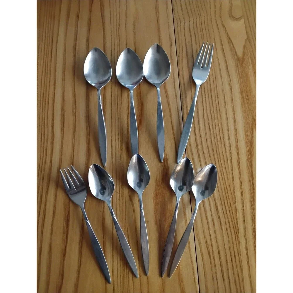 Oneidacraft Deluxe Stainless Wintersong 9 Pc,  4 Teaspoons 2 Forks 3 Soup Spoon